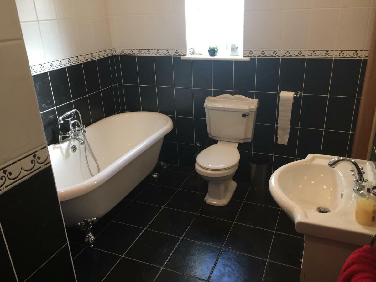 Hotel Flushing Meadows Crossmolina Zewnętrze zdjęcie